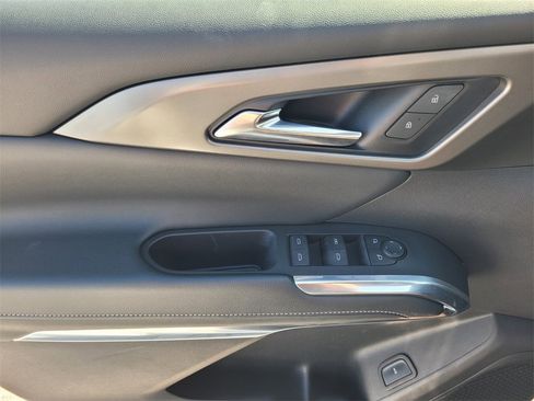 Certified 2025 Chevrolet Traverse LT image 24