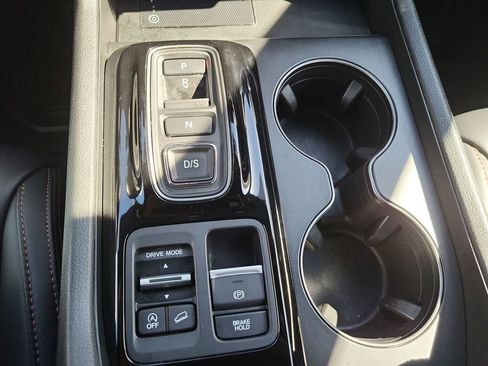 Used 2025 Honda Pilot TrailSport image 15