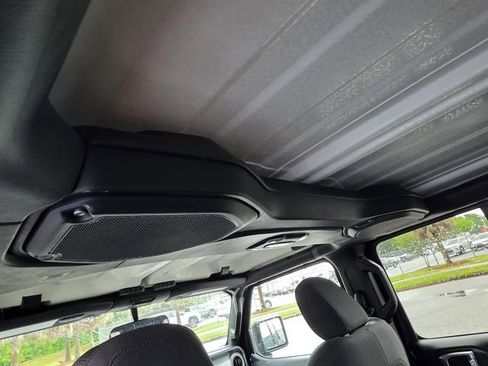 Used 2021 Jeep Gladiator Sport AWD/4WD image 10