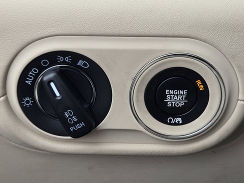 Used 2019 Maserati Levante GranLusso AWD/4WD image 19