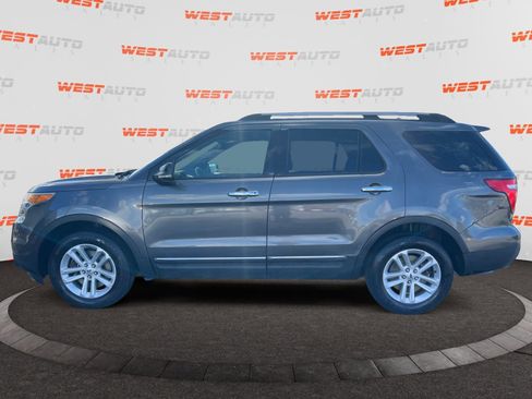 Used 2015 Ford Explorer XLT image 2
