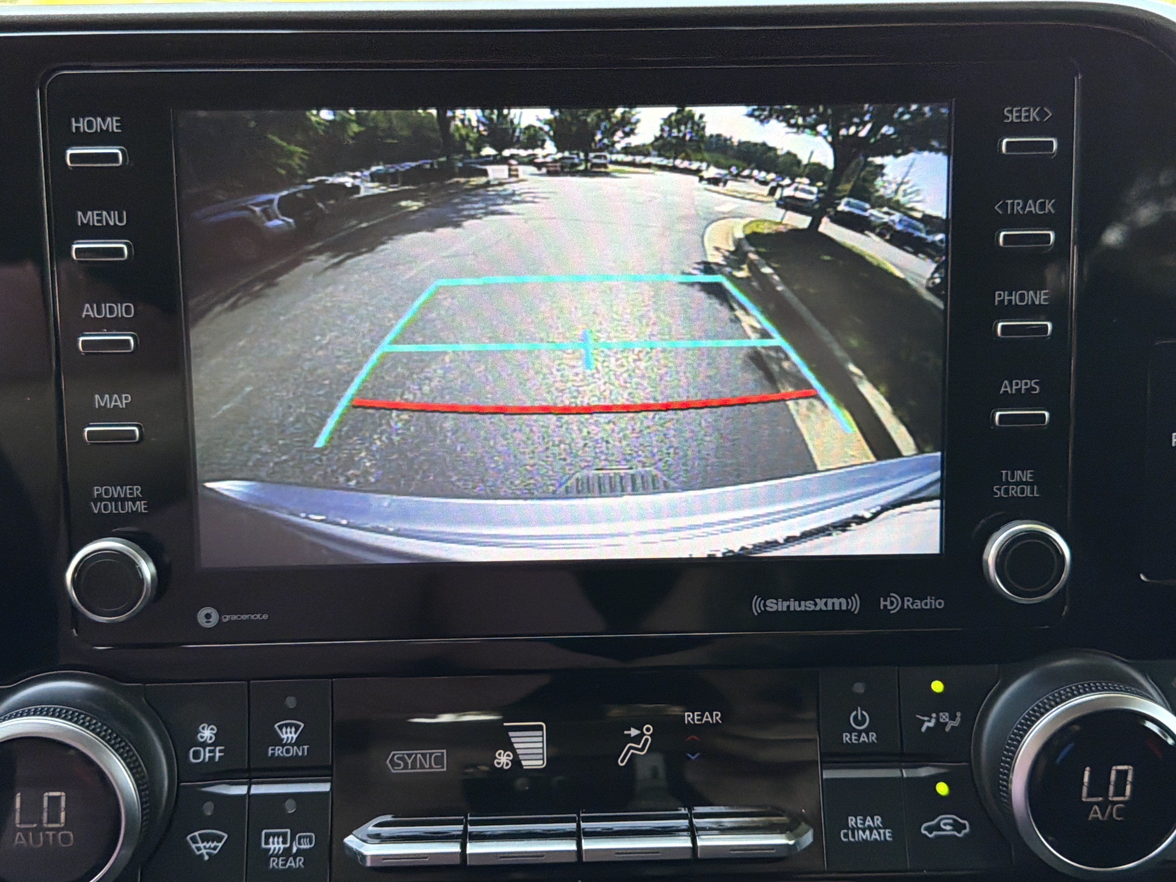 Used 2020 Toyota Highlander XLE FWD image 30