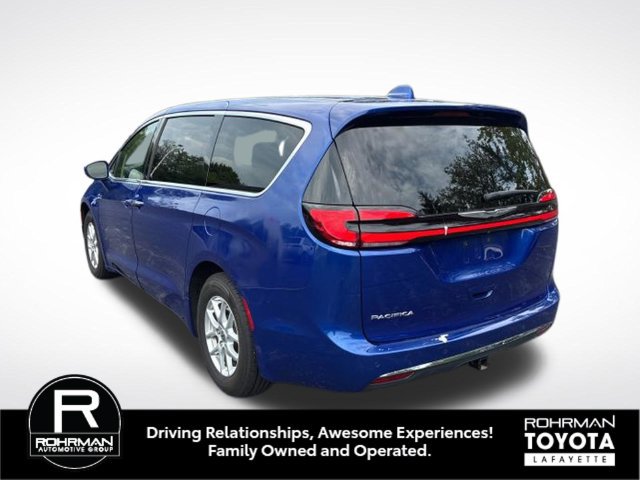Used 2021 Chrysler Pacifica Touring-L FWD image 3