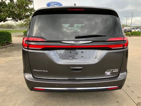 Used 2023 Chrysler Pacifica Limited AWD/4WD image 5