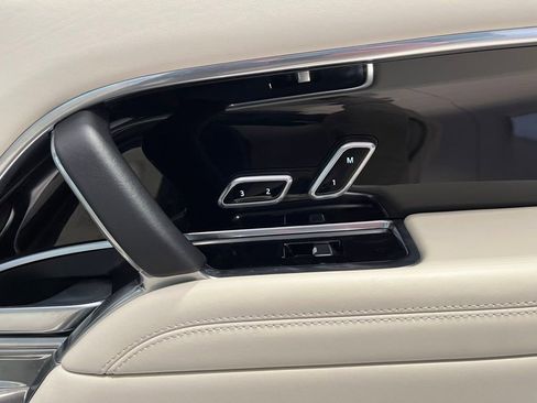 Used 2024 Land Rover Range Rover Long Wheelbase SE AWD/4WD image 46