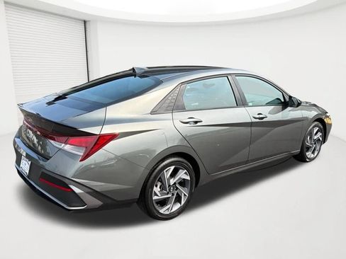 Certified 2025 Hyundai Elantra Sport FWD image 5