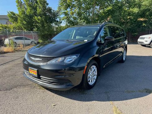 Used 2020 Chrysler Voyager Lxi w/ Cold Weather Group image 3