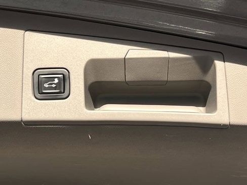 Certified 2022 Cadillac XT5 Premium Luxury image 28