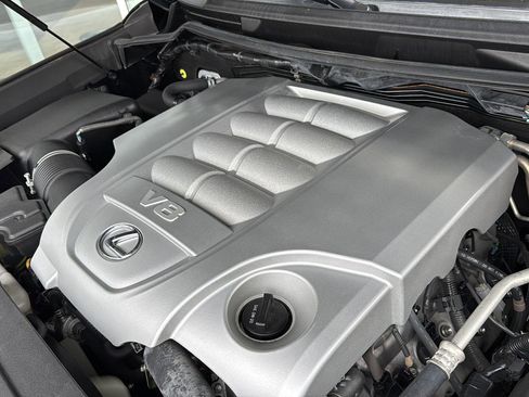 Used 2019 Lexus LX 570 4WD image 32