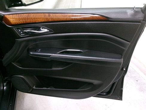 Used 2014 Cadillac SRX Luxury w/ Driver Awareness Package AWD/4WD image 29