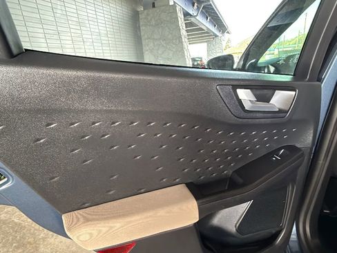 Used 2020 Ford Escape SE FWD image 9