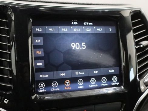 Used 2020 Jeep Cherokee Limited image 28