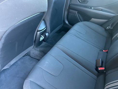 Used 2025 Hyundai Elantra SEL FWD image 12
