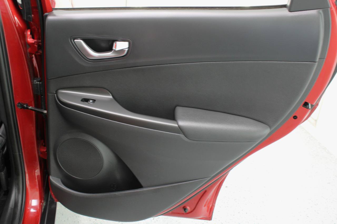 Used 2023 Hyundai Kona Limited AWD/4WD image 44