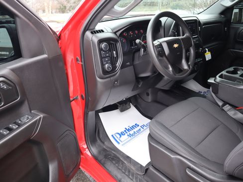 Used 2020 Chevrolet Silverado 1500 Custom w/ Custom Value Package image 3