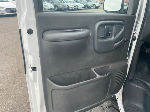 Used 2002 Chevrolet Express 1500 image 9