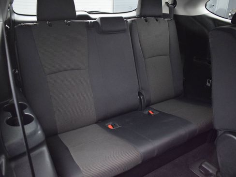 Used 2023 Toyota Highlander LE image 12