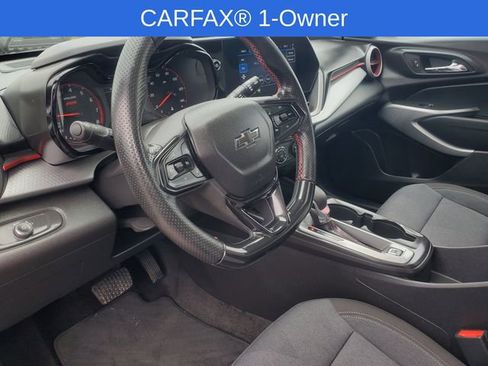 Certified 2024 Chevrolet Trax RS w/ Sunroof Package FWD image 16
