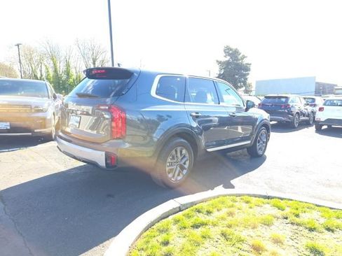 Used 2024 Kia Telluride LX AWD/4WD image 5