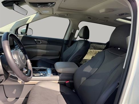 Used 2025 Kia Carnival SX FWD image 18