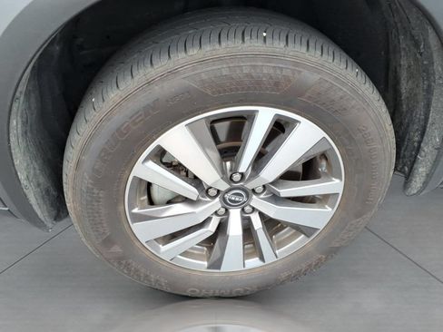 Used 2026 Nissan Pathfinder SL FWD image 9