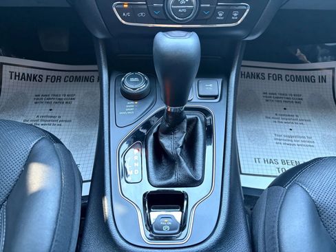 Used 2019 Jeep Cherokee Limited AWD/4WD image 27