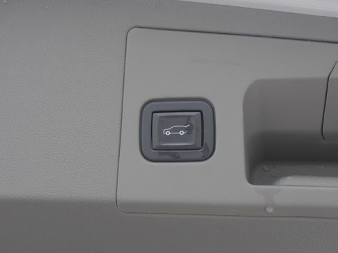 Used 2021 Cadillac XT5 Premium Luxury w/ LPO, Floor Liner Package FWD image 18