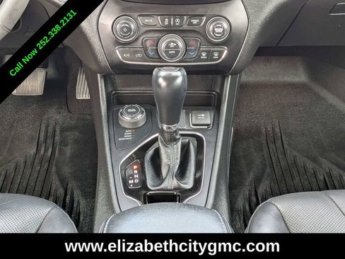 Used 2021 Jeep Cherokee Limited w/ Mopar Interior Package image 21