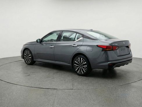 Used 2025 Nissan Altima 2.5 SV FWD image 6