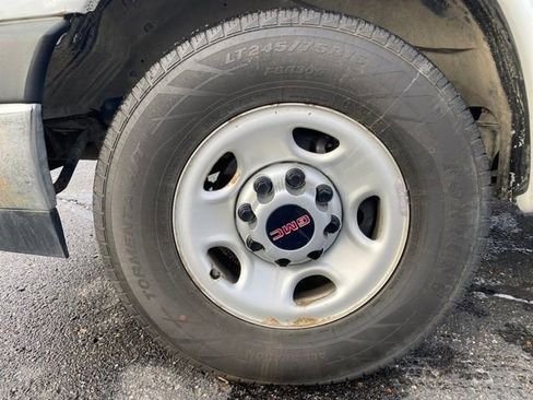 Used 2017 GMC Savana 2500 image 17