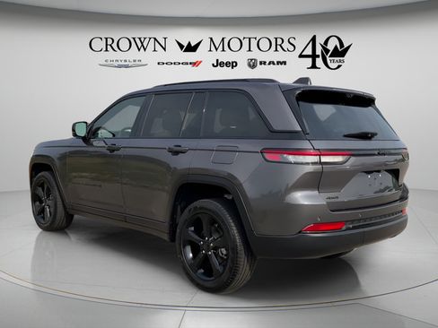 Used 2025 Jeep Grand Cherokee Limited w/ Luxury Tech Group II AWD/4WD image 7