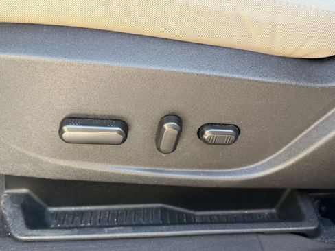 Used 2018 Ford Escape SE FWD image 6