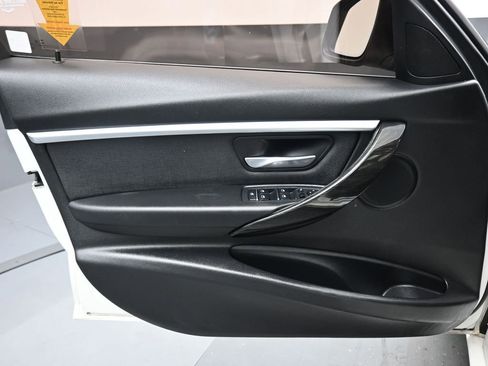 Used 2018 BMW 330e image 9