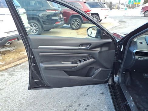 Certified 2023 Nissan Altima 2.5 SV w/ SV Premium Package image 15