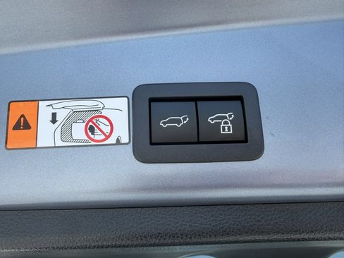 Used 2025 Toyota Corolla Cross XLE w/ Convenience Package FWD image 16