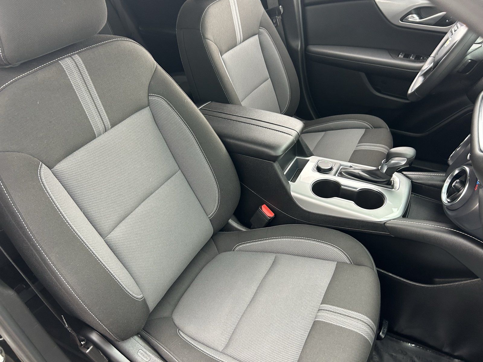Certified 2025 Chevrolet Blazer LT FWD image 11
