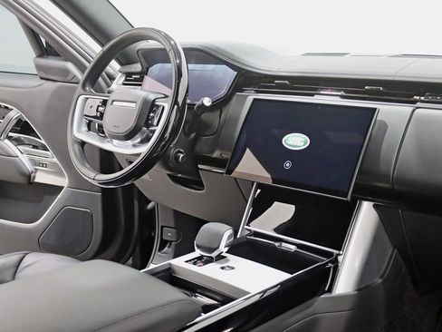 Used 2025 Land Rover Range Rover SE image 33