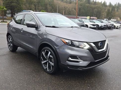 Used 2020 Nissan Rogue Sport SL image 1