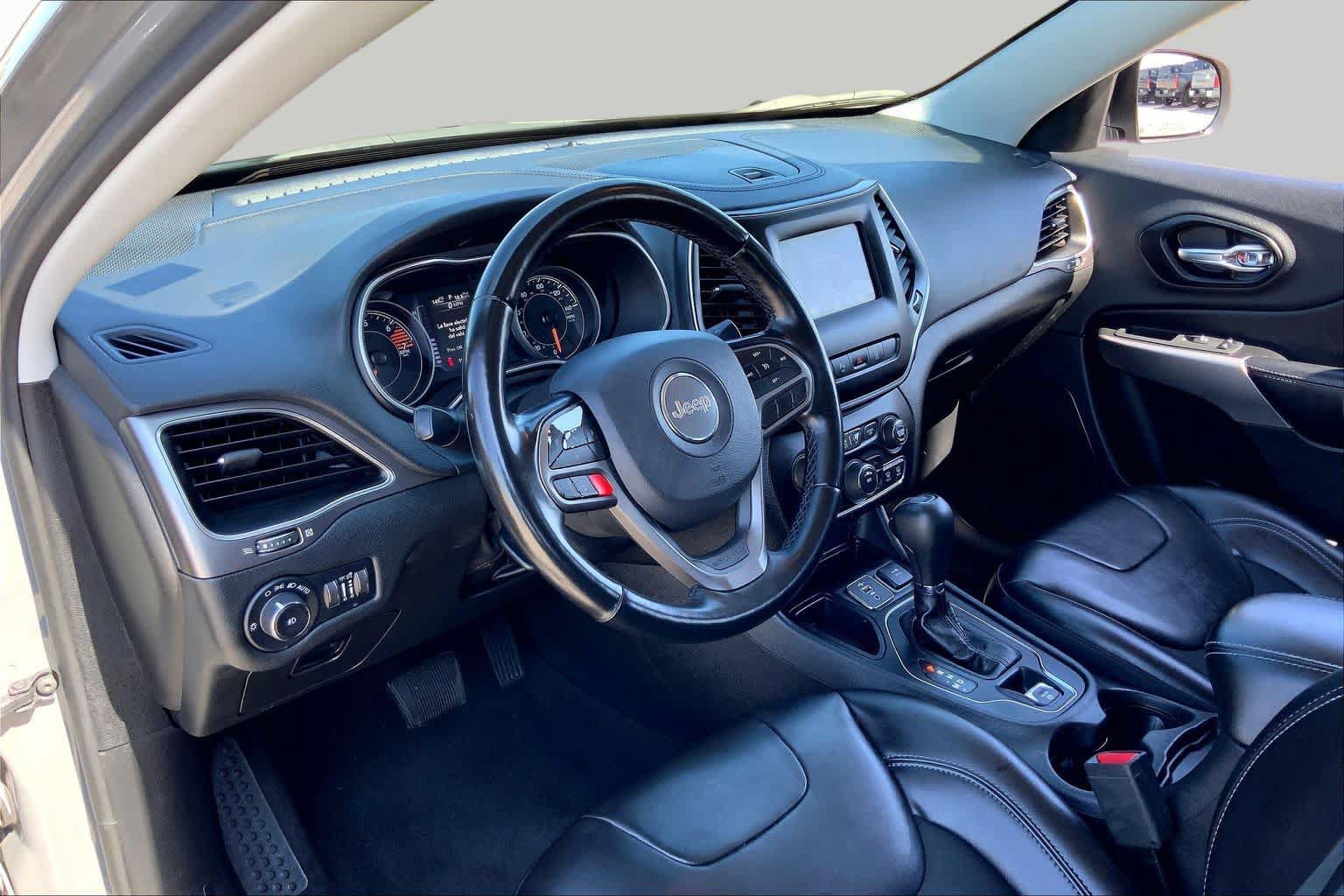 Used 2021 Jeep Cherokee Latitude Plus FWD image 17