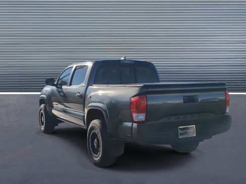 Used 2016 Toyota Tacoma image 4