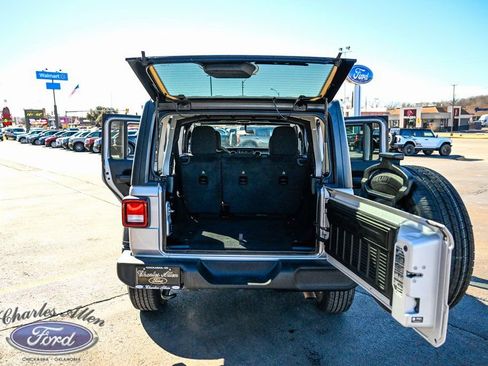 Used 2023 Jeep Wrangler Unlimited Sport image 17