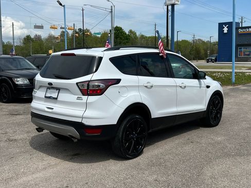 Used 2017 Ford Escape SE w/ Equipment Group 201A image 6