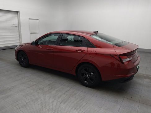 Used 2023 Hyundai Elantra SEL w/ Preferred Accessory Package FWD image 3