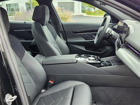 Certified 2025 BMW 530i xDrive w/ M Sport Package image 16