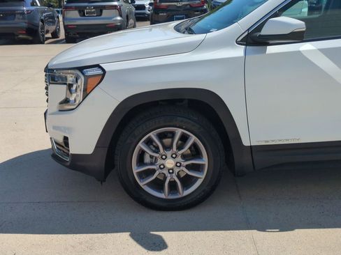 Used 2024 GMC Terrain SLT AWD/4WD image 11