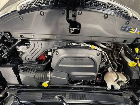 Used 2025 Chrysler Pacifica Select FWD image 38