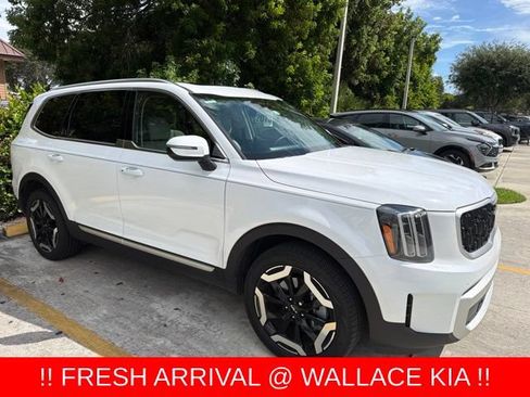 Certified 2025 Kia Telluride EX w/ EX Captain's Chair Package FWD image 1
