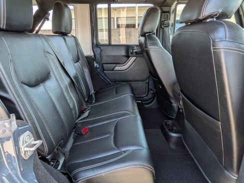 Used 2018 Jeep Wrangler Unlimited Sport S image 19