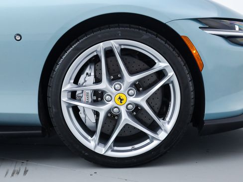 Certified 2025 Ferrari Roma Spider RWD image 39