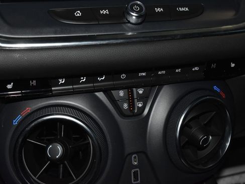 Used 2023 Chevrolet Blazer LT image 13